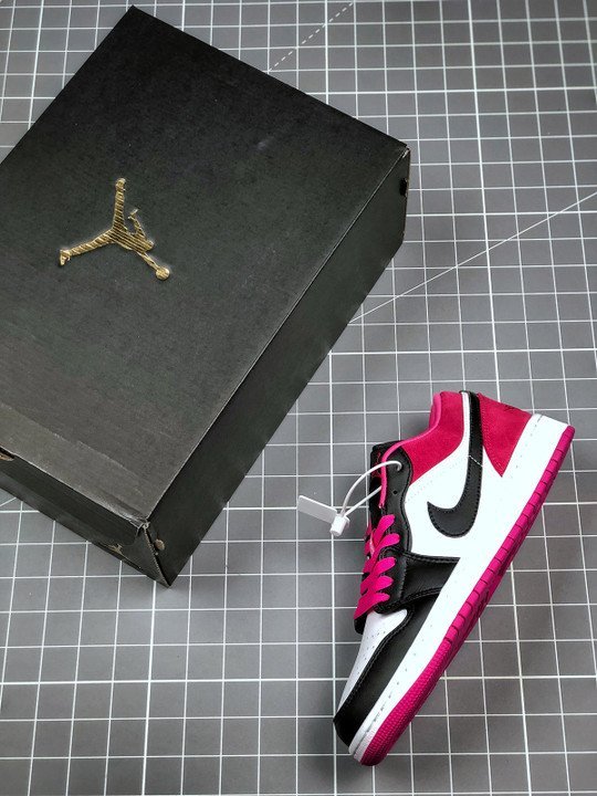 Air Jordan 1 Low Black/White-Magenta CK3022-005 - Image 3