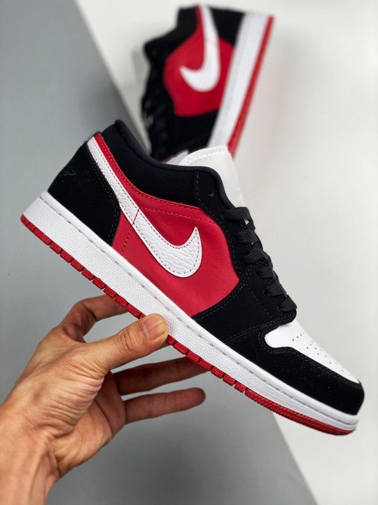 Air Jordan 1 Low ‘Chicago’ Black Red White DC0774-016 - Image 3