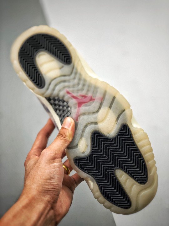 Air Jordan 11 Low SE “Snakeskin” Light Bone/University Red-Sail-Black - Image 4