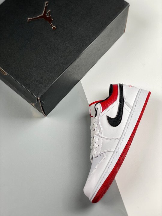 Air Jordan 1 Low ” Chicago” White/Red 553558-118 - Image 3