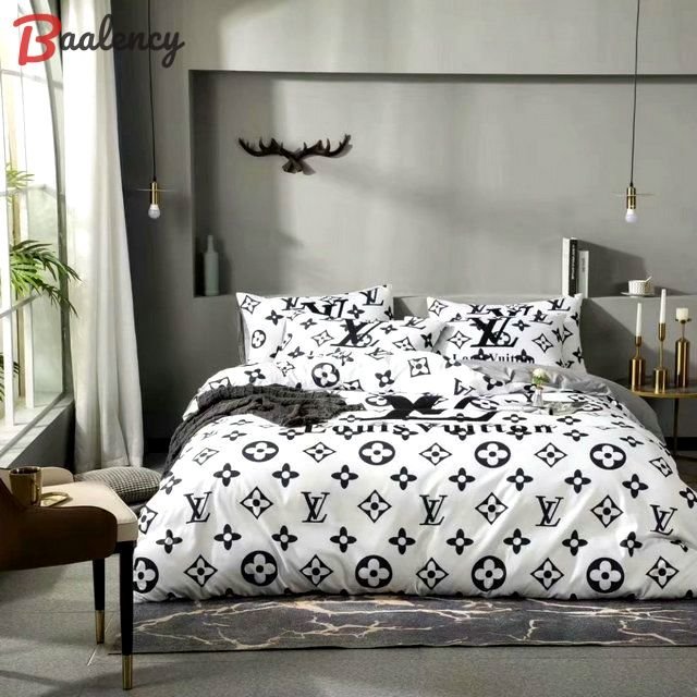 Louis vuitton lv logo type 3821 Bedding Sets covers bed linen bedspread hyperbeast Bedroom luxury ideas duvet bedclothes premium fashion brand sheets home decor blankets