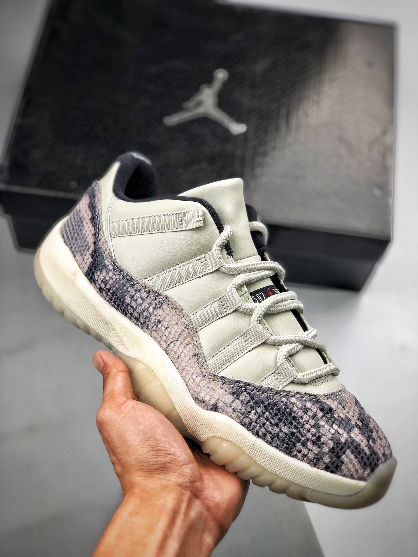 Air Jordan 11 Low SE “Snakeskin” Light Bone/University Red-Sail-Black