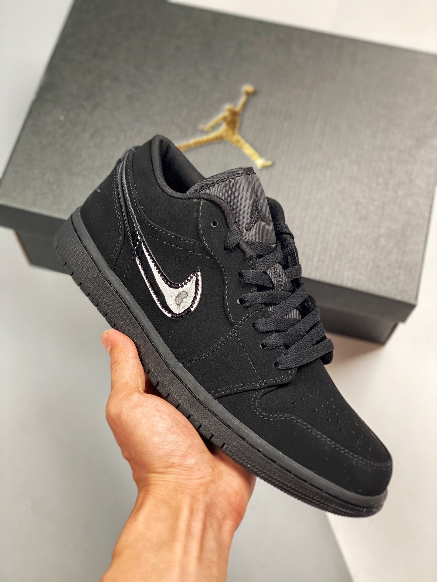 Air Jordan 1 Low ” Triple Black” 553558-056