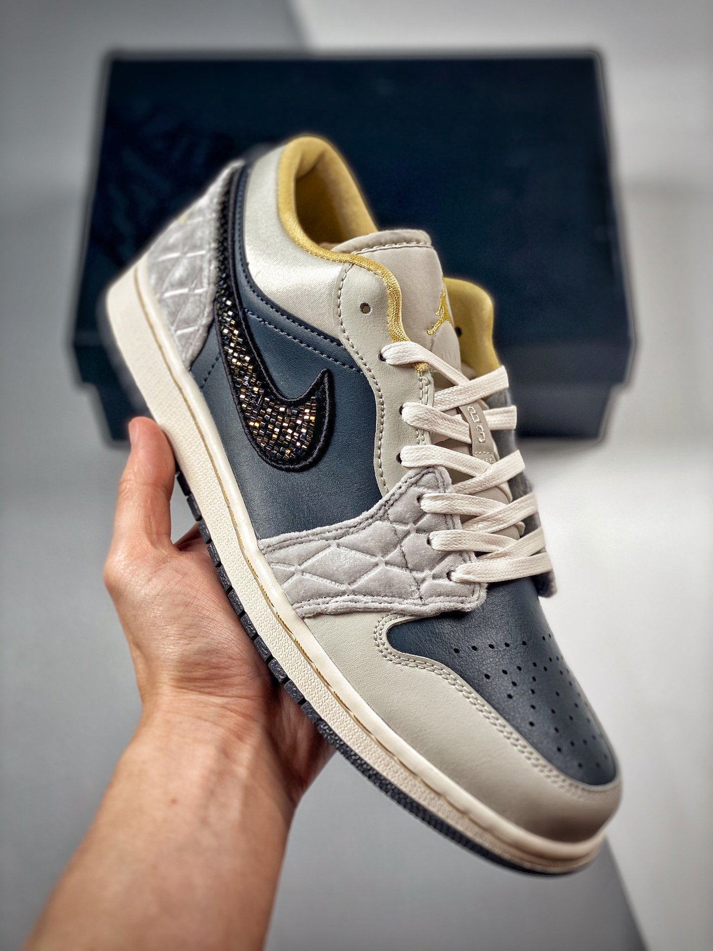 Air Jordan 1 Low Beaded Swoosh DV1762-001