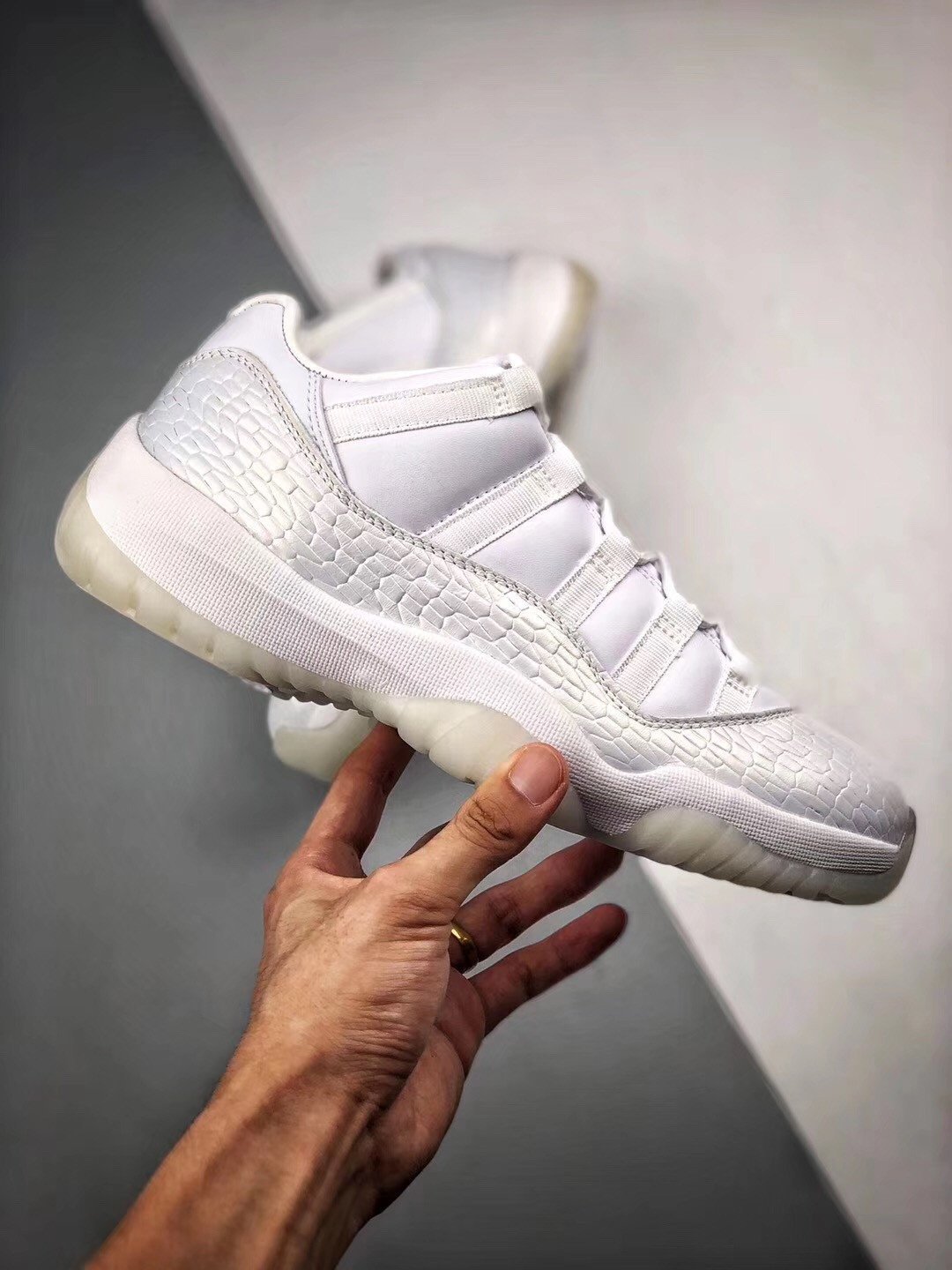 Air Jordan 11 Low PRM HC ” Frost White” 897331-100