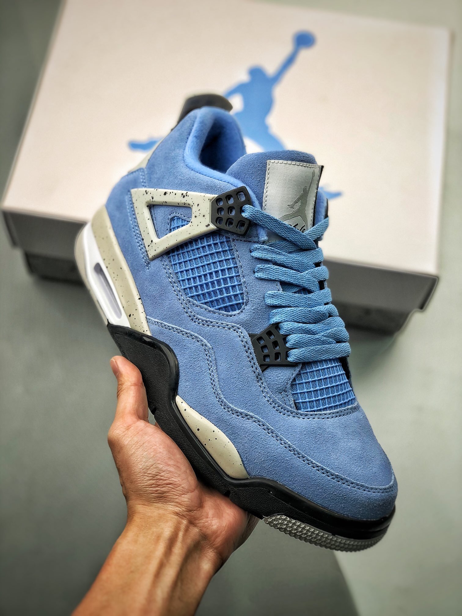 2021 Air Jordan 4 Retro “University Blue” CT8527-400