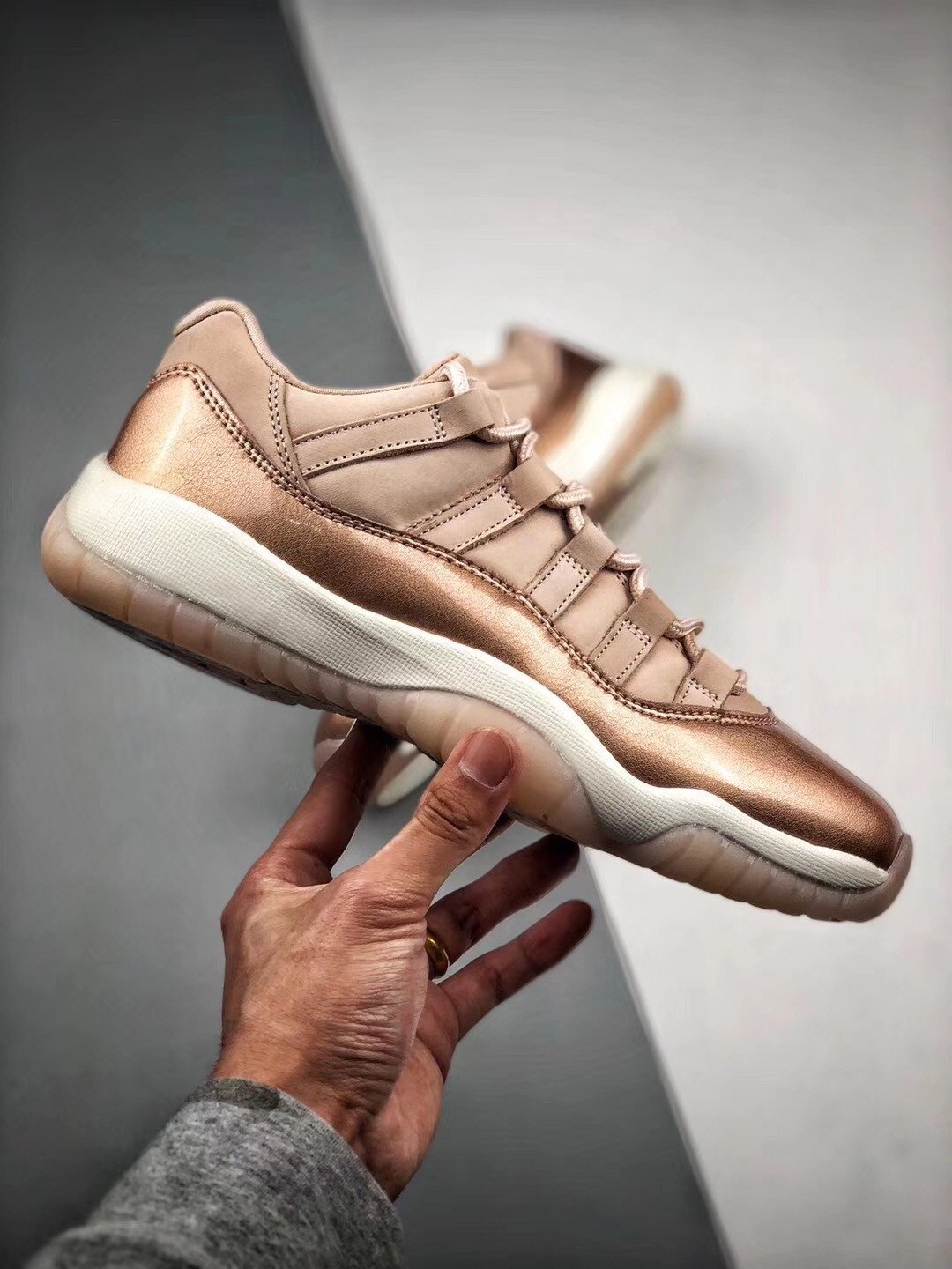 Air Jordan 11 Low WMNS ” Rose Gold” AH7860-105