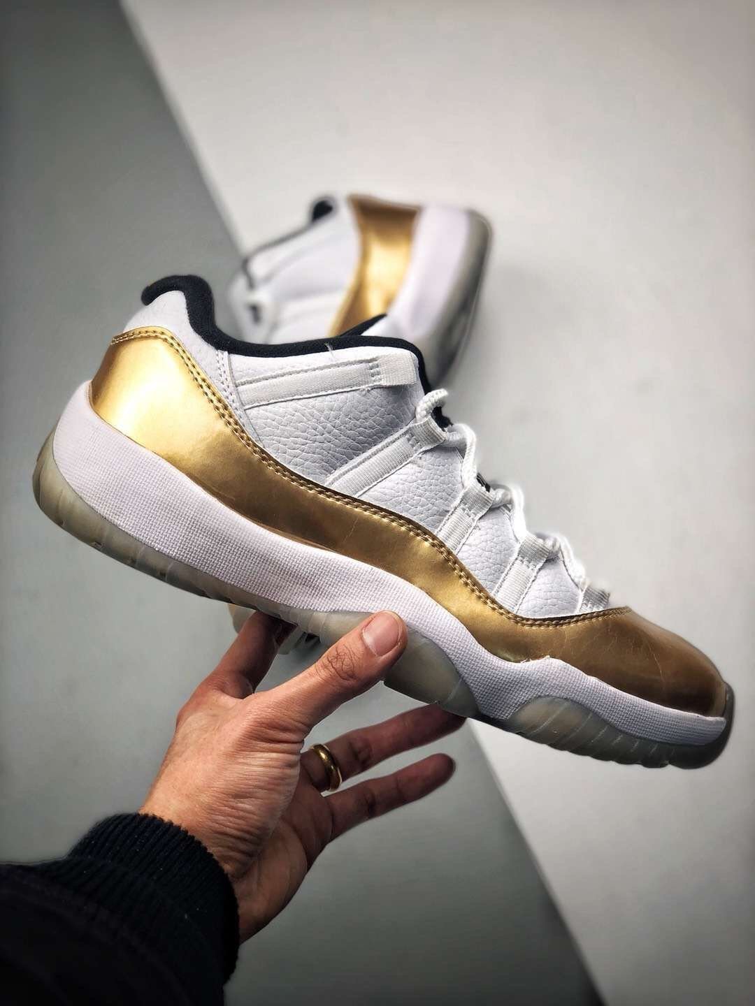 Air Jordan 11 Retro Low ‘Closing Ceremony’ 528895-103