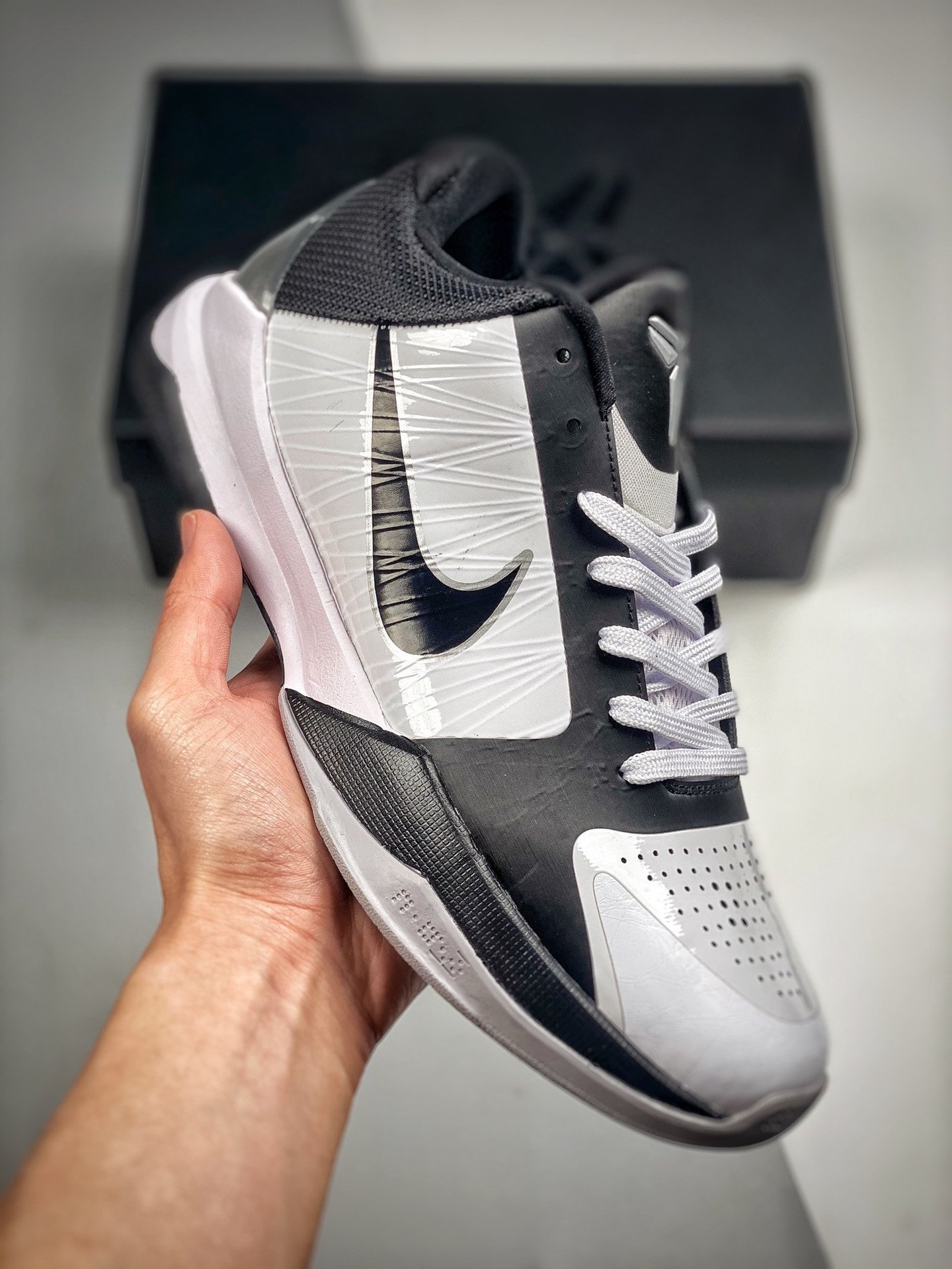 Nike Zoom Kobe 5 TB ? White Black ?