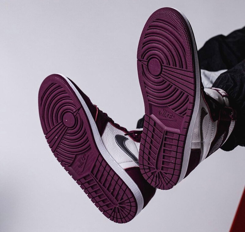 Air Jordan 1 Retro High OG 'Bordeaux' 555088-611 - Image 10