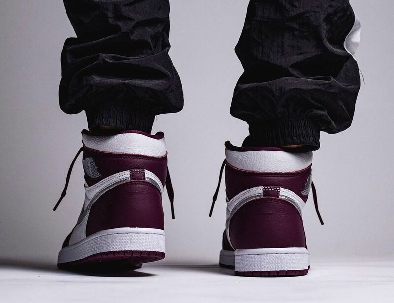 Air Jordan 1 Retro High OG 'Bordeaux' 555088-611 - Image 9
